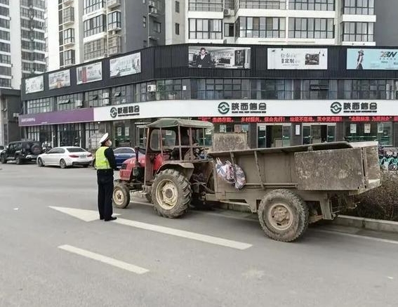 黑煙車抓拍系統(tǒng)的概述;黑煙車抓拍系統(tǒng)的技術(shù)特點;(1) 22.png